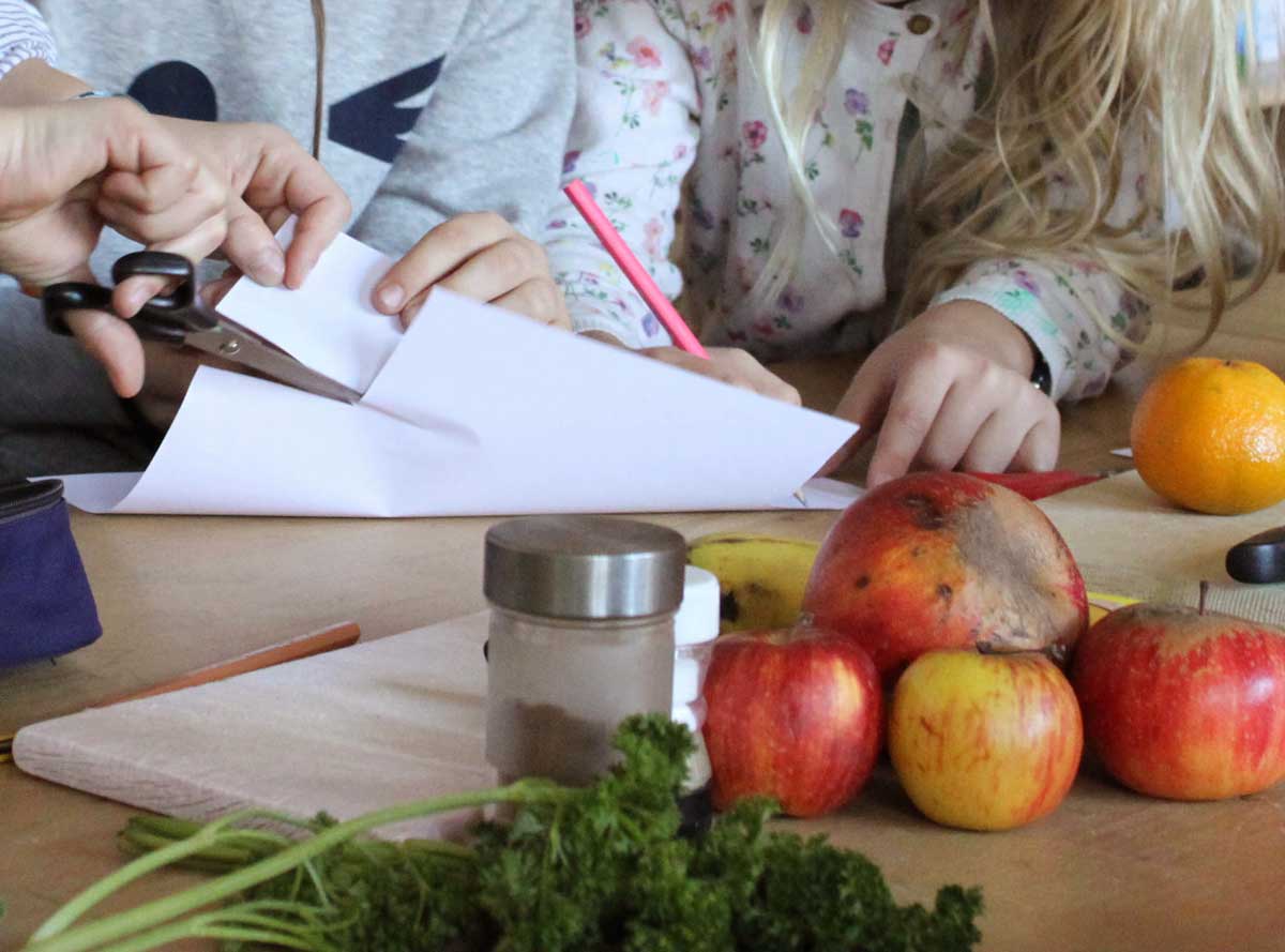 kid learning about food waste reduction